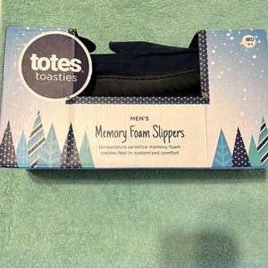 Men’s memory foam slippers size 8-9